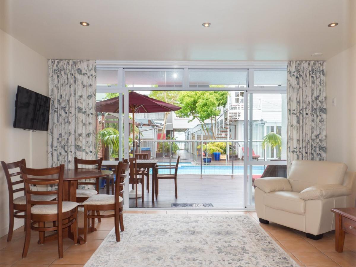 Commodores Lodge Ръсел Екстериор снимка