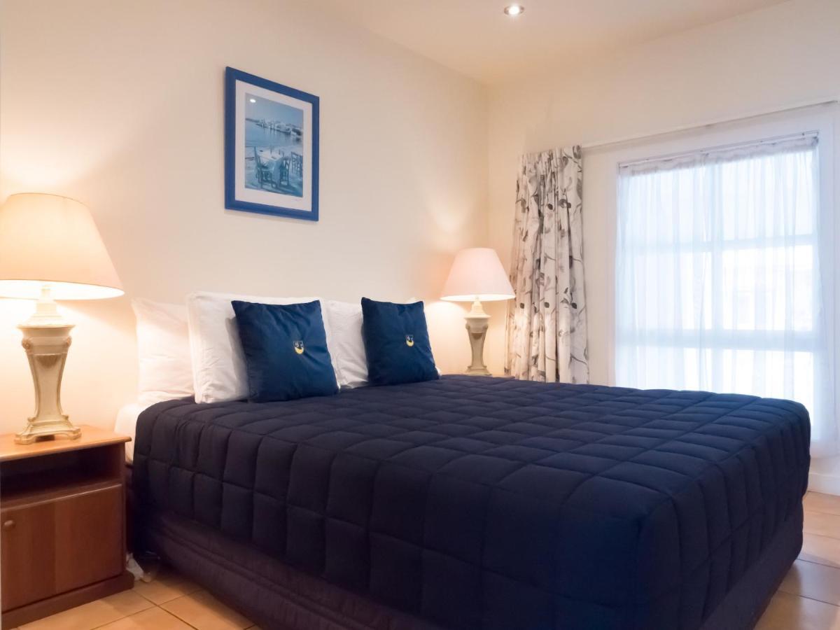 Commodores Lodge Ръсел Екстериор снимка