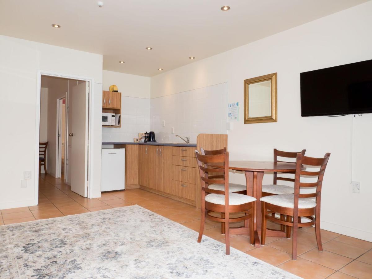 Commodores Lodge Ръсел Екстериор снимка
