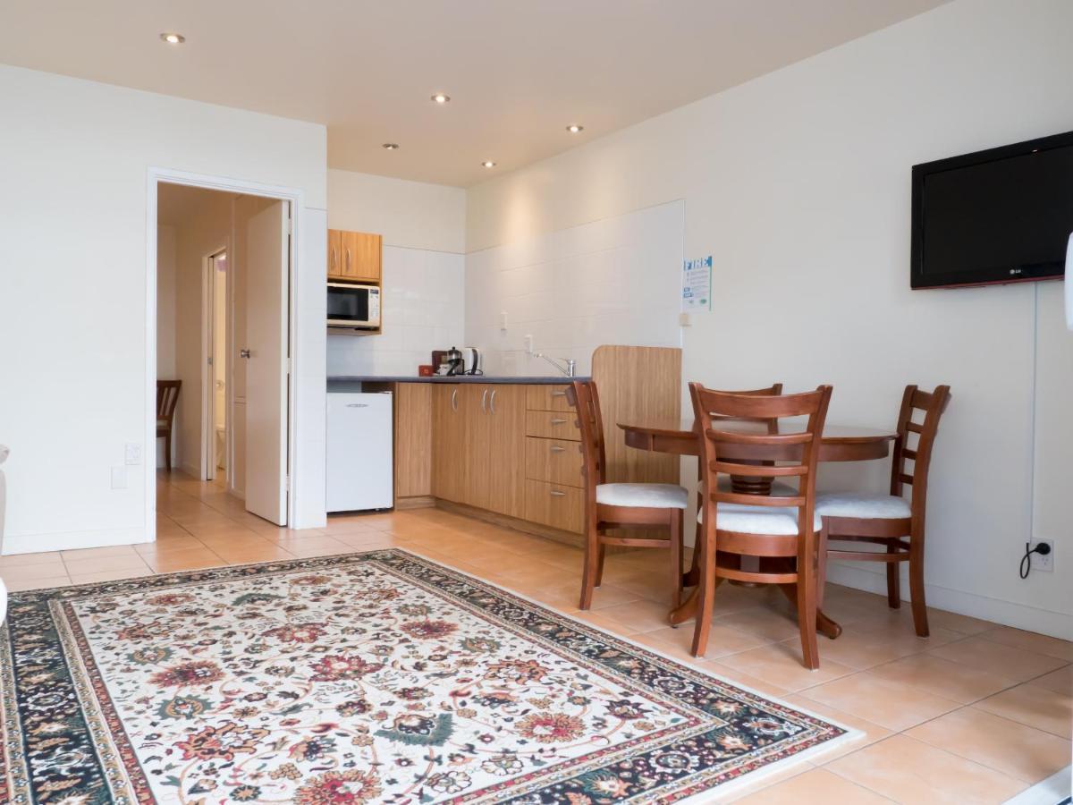 Commodores Lodge Ръсел Екстериор снимка