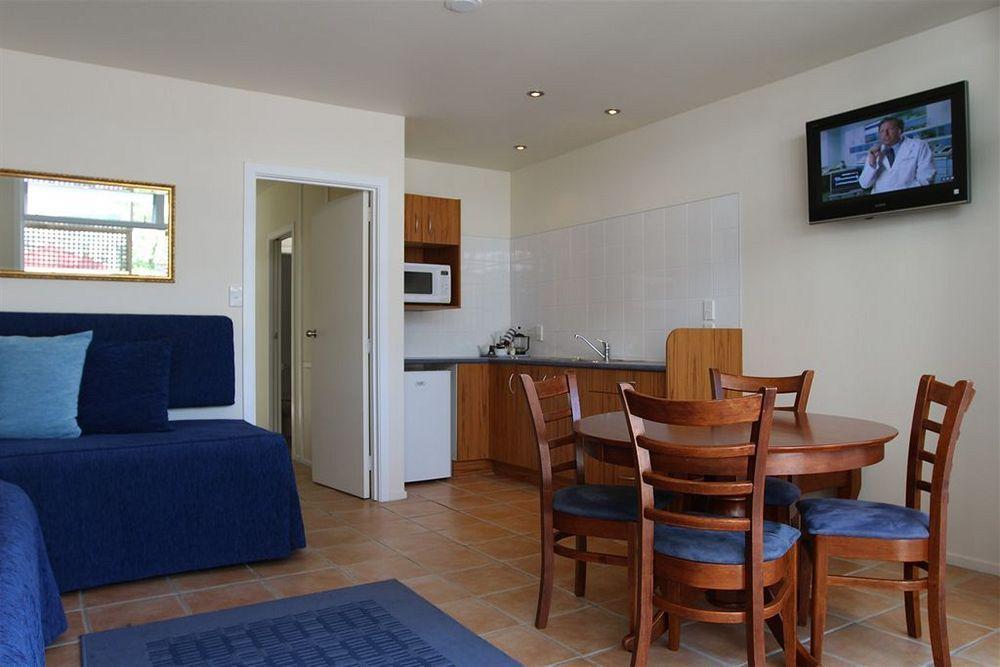 Commodores Lodge Ръсел Екстериор снимка