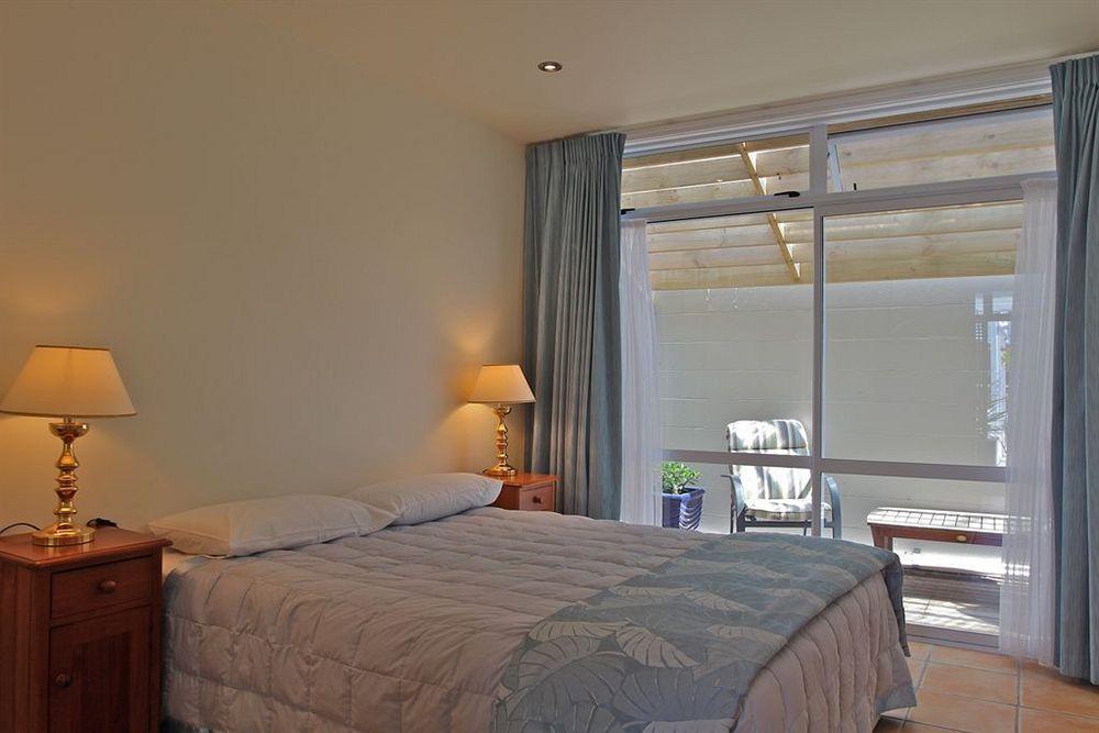 Commodores Lodge Ръсел Екстериор снимка