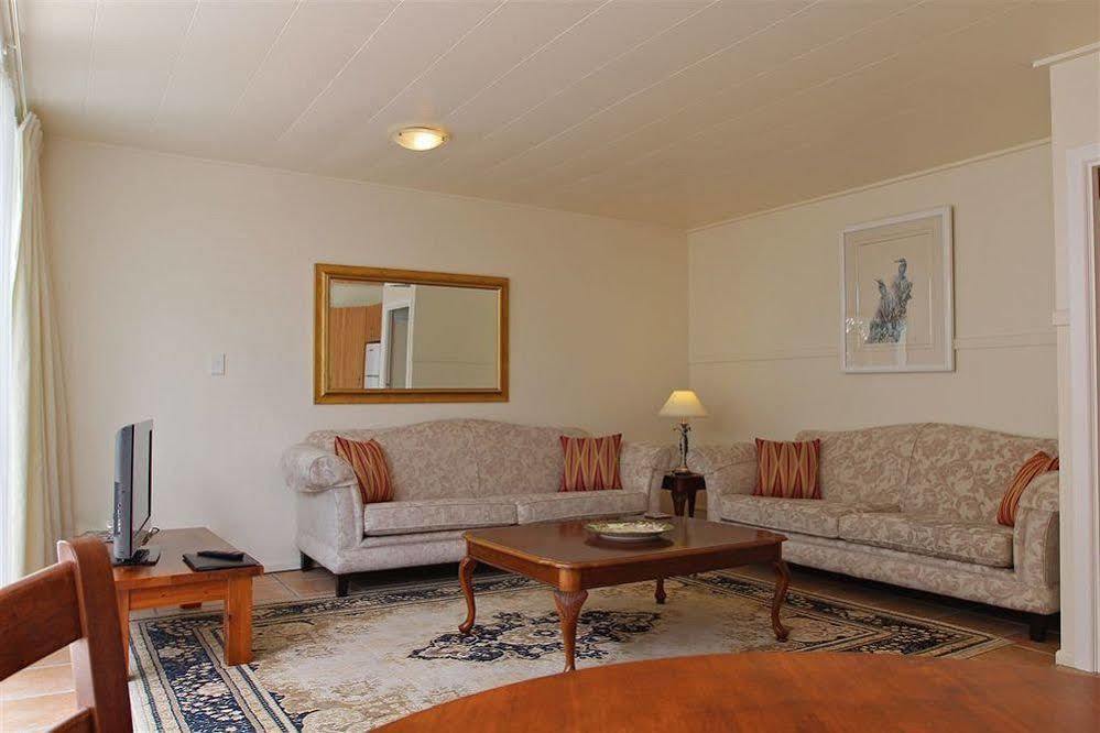 Commodores Lodge Ръсел Екстериор снимка