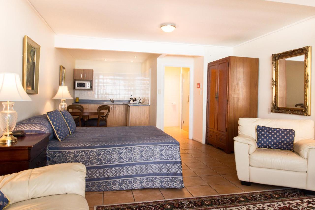 Commodores Lodge Ръсел Екстериор снимка