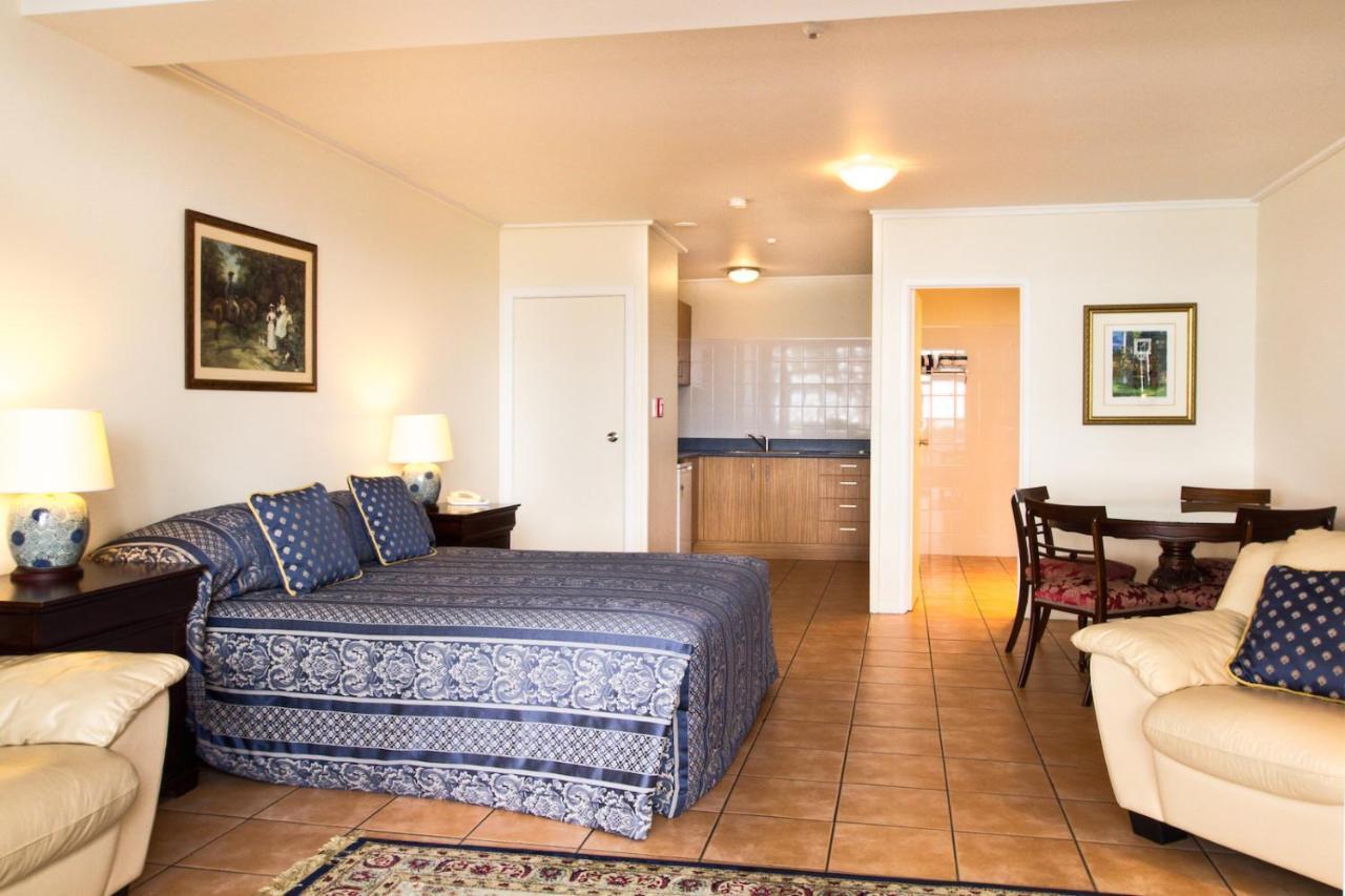 Commodores Lodge Ръсел Екстериор снимка