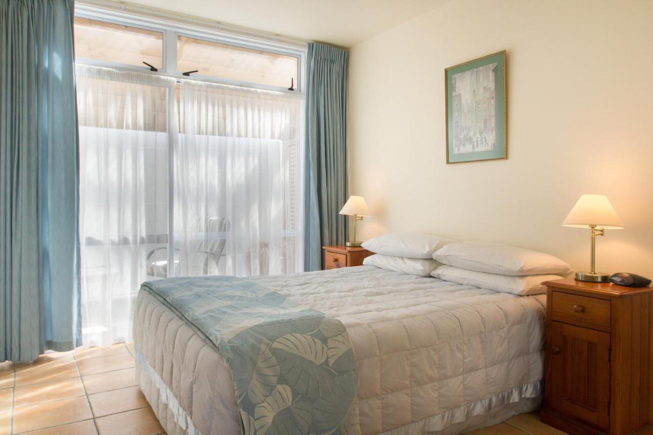 Commodores Lodge Ръсел Екстериор снимка