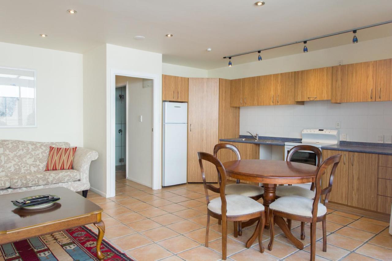 Commodores Lodge Ръсел Екстериор снимка